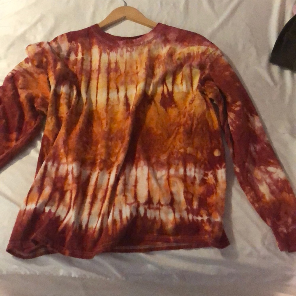 Red tie dye